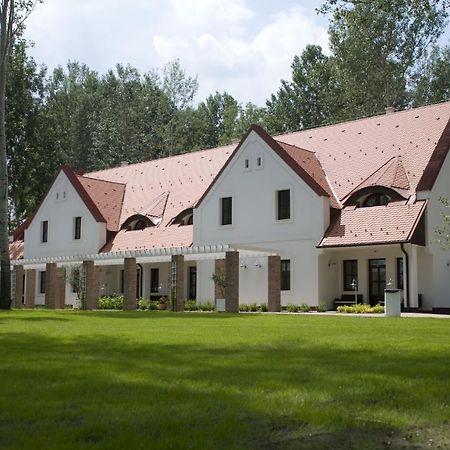 Varga Tanya Hotel Kerekegyháza Exterior foto