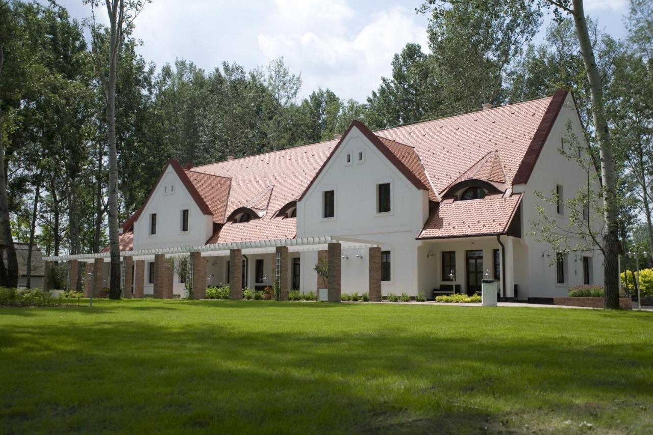 Varga Tanya Hotel Kerekegyháza Exterior foto